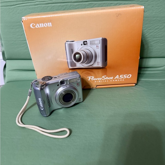 Canon PowerShot A550 Digital Camera - Gray - Picture 1 of 10